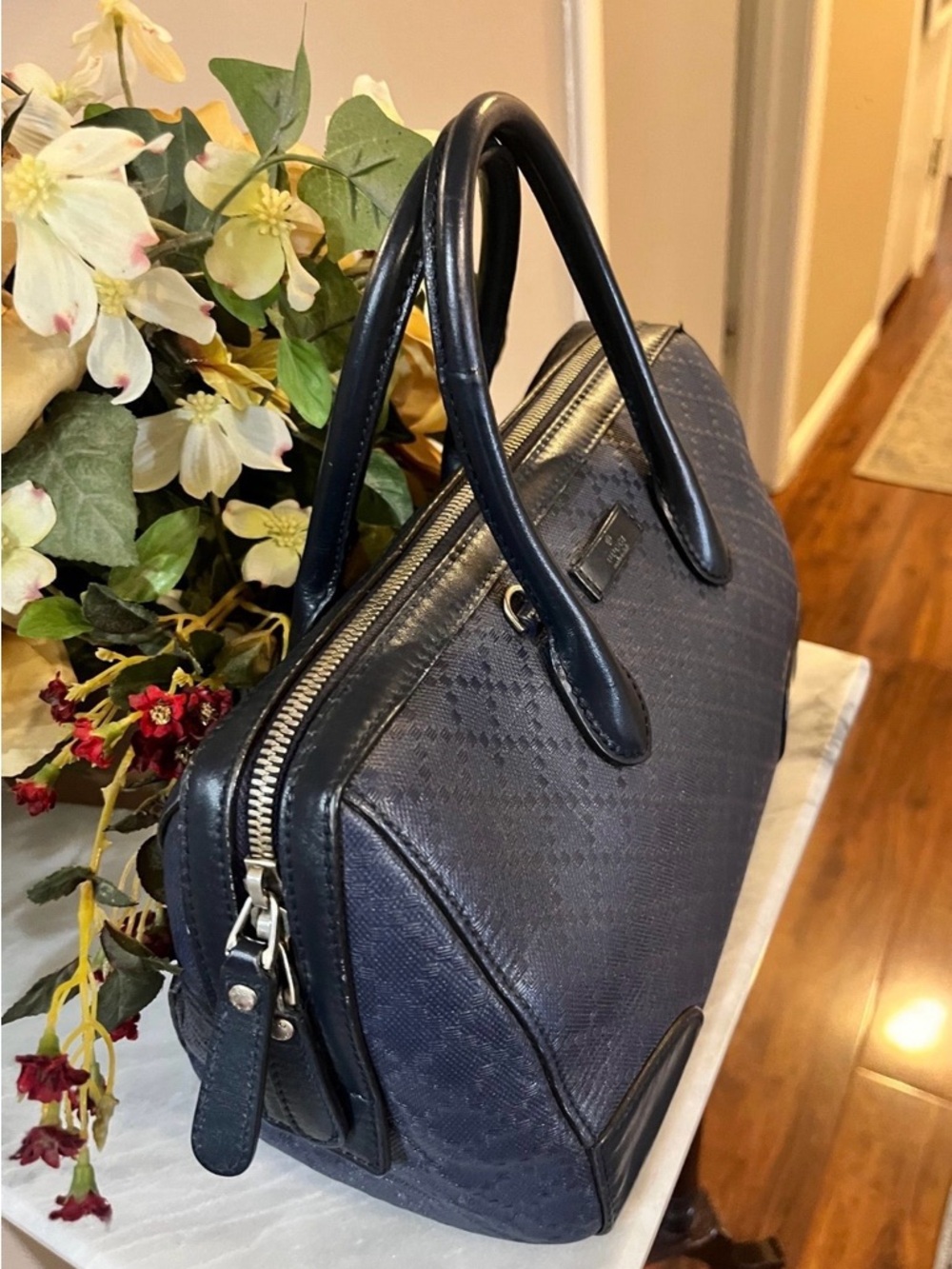 Authentic Gucci Bright Diamanté leather Boston bag in Navy Blue - Picture 7 of 14